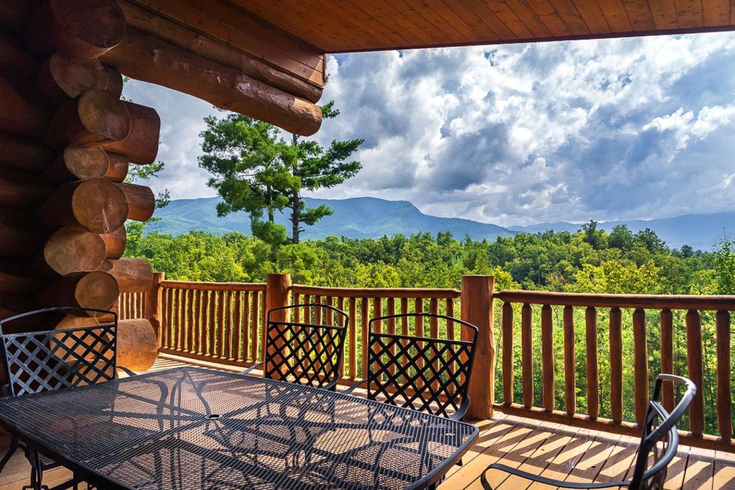 Big Bear Ridge Lodge - Breathtaking Mountain Views And Private Forest Scenes In Amazing Large Log Cabin Gatlinburg Extérieur photo