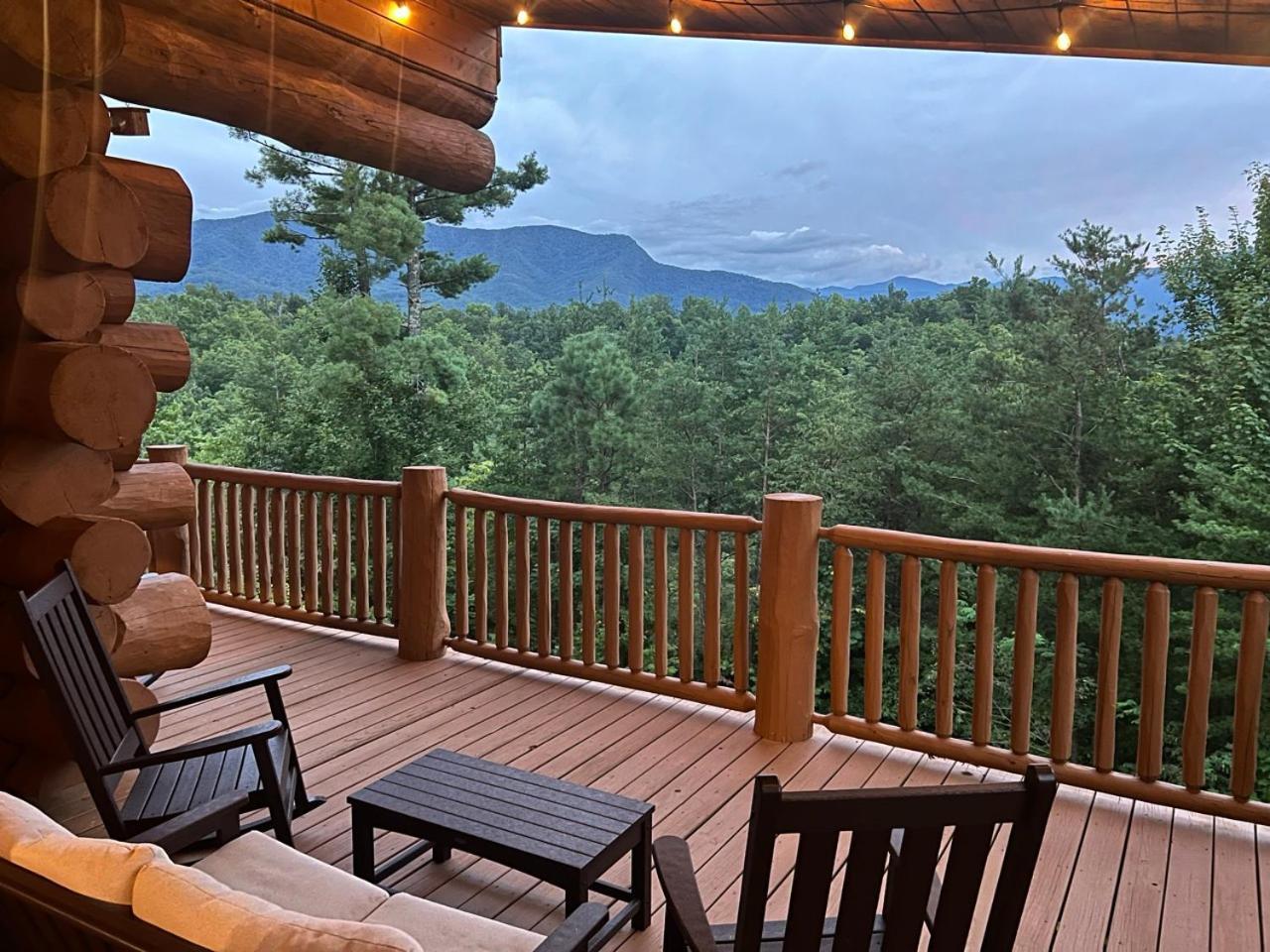 Big Bear Ridge Lodge - Breathtaking Mountain Views And Private Forest Scenes In Amazing Large Log Cabin Gatlinburg Extérieur photo
