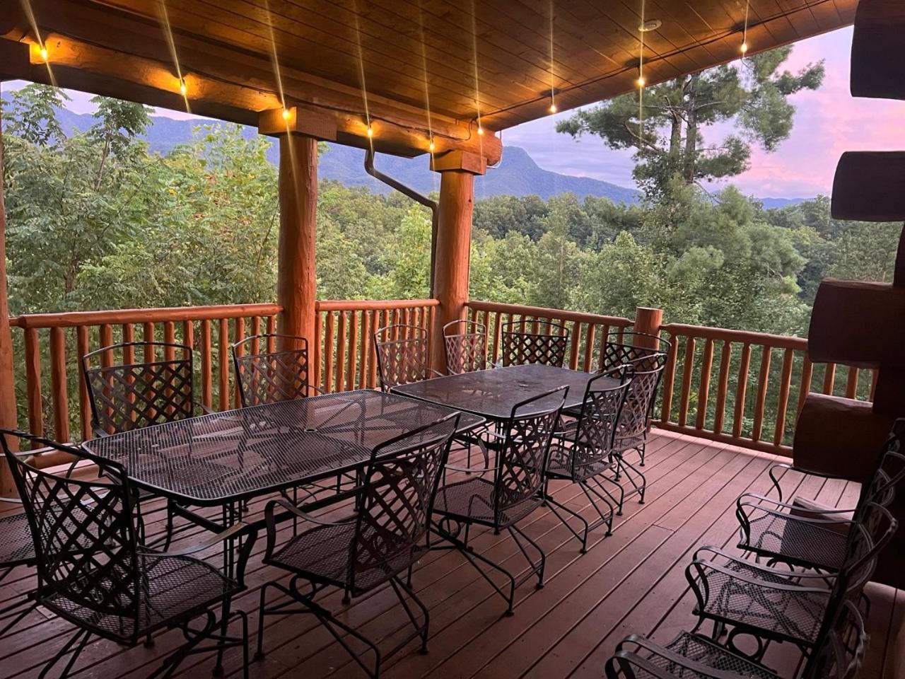 Big Bear Ridge Lodge - Breathtaking Mountain Views And Private Forest Scenes In Amazing Large Log Cabin Gatlinburg Extérieur photo